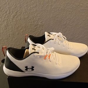 Women's 10.5 Under Armour Tennis Shoes